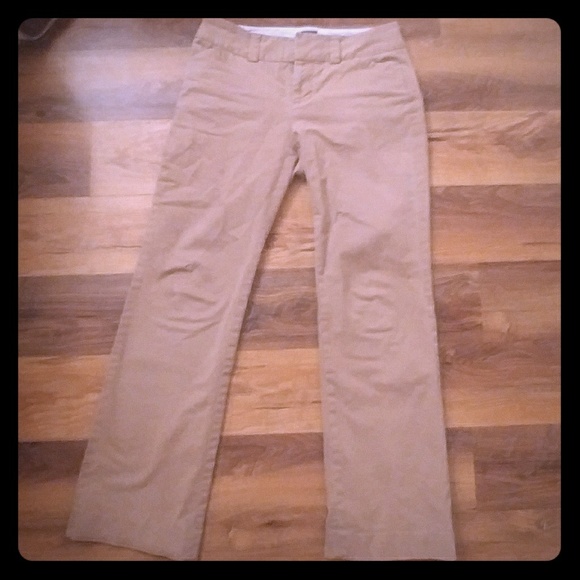 GAP Pants - Gap curvy fit mid rise khaki pants